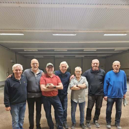 Vinterpokalens vinnare Gustav, Tomas, Per och Åke efter en hård batalj mot Dagge, Ingvar och Kurre. Finalen vanns med 13-12 i avgörande trippeln.